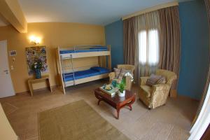 Łóżko lub łóżka w pokoju w obiekcie Dolphin Bay Seaside Resort & Suites