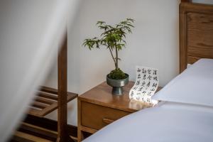 Postel nebo postele na pokoji v ubytování 清澜居 东方唐韵民宿酒店