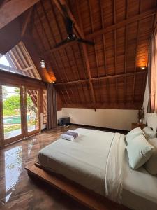 Postel nebo postele na pokoji v ubytování Ringsun Homestay Uluwatu