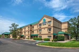 an image of a hotel with a parking lot at Clarion Pointe Louisville East in Louisville