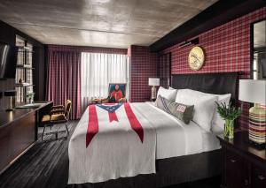 Cama ou camas em um quarto em Graduate by Hilton Columbus