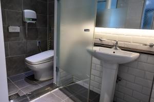 Hotel Kkuljam Stay的一间浴室