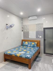 En eller flere senge i et værelse på Nhà nghỉ Lý Hùng - Ly Hung Guest House