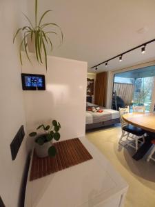 TV a/nebo společenská místnost v ubytování Eco b&b, 4km to UT and city center