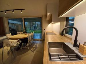 Kuchyň nebo kuchyňský kout v ubytování Eco b&b, 4km to UT and city center