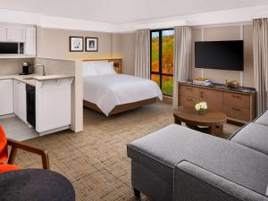 TV a/nebo společenská místnost v ubytování Fairmont Tremblant