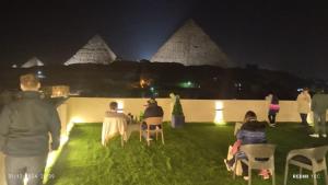 Hostia v ubytovaní Best four pyramids view