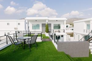 Rõdu või terrass majutusasutuses Vanilla Pool Villa - Mari House