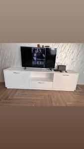 Μια τηλεόραση ή/και κέντρο ψυχαγωγίας στο House Baltic KAMENO Herceg Novi