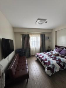 Ліжко або ліжка в номері MBMJs Condo ONE Regis
