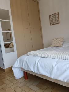 Posteľ alebo postele v izbe v ubytovaní Studio tout confort avec ascenseur