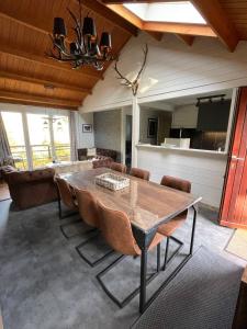Eldhús eða eldhúskrókur á Chalet Le Daim La Boverie