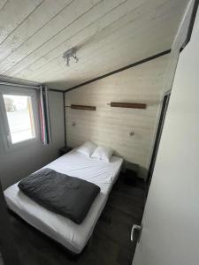 Postel nebo postele na pokoji v ubytování Camping Le Miroir + 10 fotografií