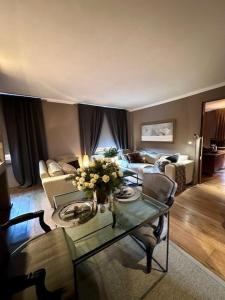 Χώρος καθιστικού στο Cosy Penthouse Central Village