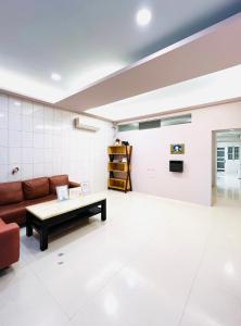 Uma área de estar em Zhuji Hostel