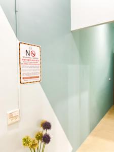 Um certificado, prémio, placa ou documento mostrado em Zhuji Hostel
