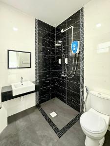 a bathroom with a shower and a toilet and a sink at Hom Villa 5rm 12-22 pax Wifi Netflix BBQ SteamBoat Games Beach Water Park in Kota Tinggi