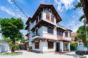 Το κτήριο όπου στεγάζεται  η βίλα