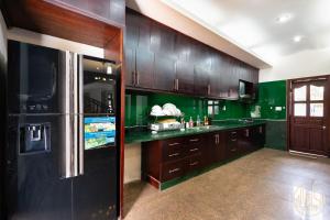 Η κουζίνα ή μικρή κουζίνα στο KN5 Holiday Villa