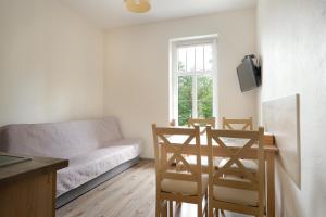 Khu vực ghế ngồi tại 4 Apartamenty W Centrum