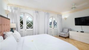 Postel nebo postele na pokoji v ubytování St, Peter's Bay 301 apts
