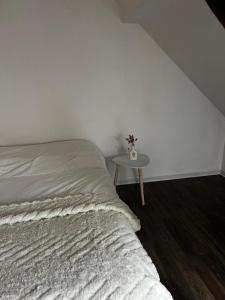 Ένα ή περισσότερα κρεβάτια σε δωμάτιο στο Charmant duplex trois pièces paisible