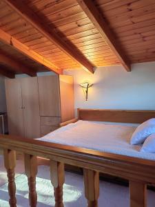 Postel nebo postele na pokoji v ubytování Plataniotissa Mansion