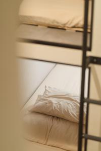 Postel nebo postele na pokoji v ubytování HOTEL minimumms女性専用カプセルホテルWomen only hotel