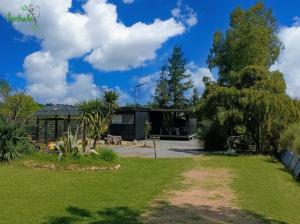 a house with a garden in front of it at Inchalá - Apartamento cerca del Puente Internacional General Artigas in Paysandú