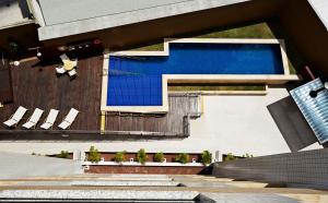 a swimming pool on the side of a building at Transamerica Executive Natal in Natal +39 photos