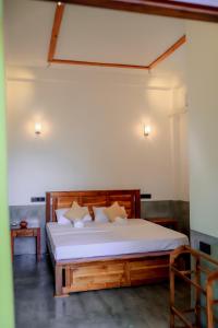 Postel nebo postele na pokoji v ubytování Sea Breeze Place Hiriketiya