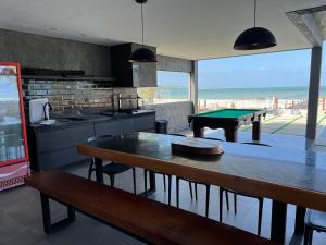 a kitchen with a ping pong table and a pool table at Casa de praia Itamaracá - Pontal da Ilha in Itamaracá