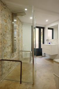a bathroom with a glass shower and a sink at JARDIN & VUE MER Maison des années 20 proche du centre historique in Grasse