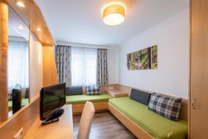 A seating area at Genusshotel Almrausch