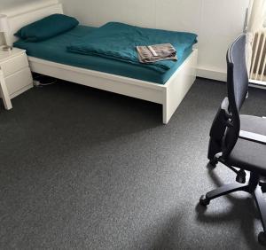 a bedroom with a bed and a desk and a chair at Möbliertes Zimmer Brühlstraße 55 in Karlsruhe