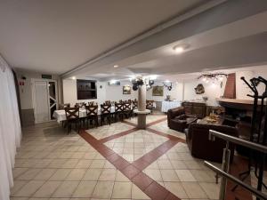 Pensjonat i Klub Jeździecki Michelin的休息区