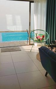 Piscina di 3bed villa with private pool and rooftop with a sea view in flic-en-flac, Mauritius o nelle vicinanze