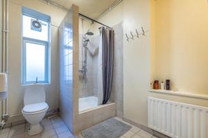 Koupelna v ubytování Downtown Reykjavík Baldursbrá Guesthouse