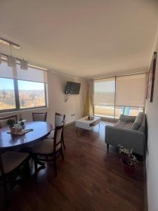a living room with a table and a couch at Parque Mirador II - 3 Dormitorios - Excelente vista in Viña del Mar