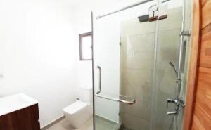 Bagno di 3bed villa with private pool and rooftop with a sea view in flic-en-flac, Mauritius
