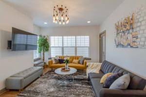 Et opholdsområde på Beautiful Luxury Downtown Home Private Roofdeck