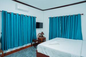 Postel nebo postele na pokoji v ubytování Vientiane Ruby Riverside Hotel