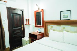 Postel nebo postele na pokoji v ubytování Vientiane Ruby Riverside Hotel