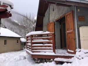 Obiekt Mon Roc - Maison de montagne atypique avec vue zimą