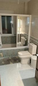 Ένα μπάνιο στο Piso 3 habitaciones Aranda de Duero céntrico