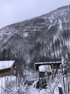 Obiekt Mon Roc - Maison de montagne atypique avec vue zimą