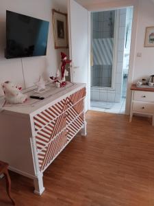 TV a/nebo společenská místnost v ubytování Chambre d'hôtes du Zellberg
