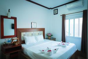 Postel nebo postele na pokoji v ubytování Vientiane Ruby Riverside Hotel