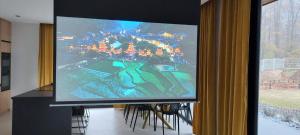 a large flat screen tv with a video game on it at Ostatni dom po lewej in Białe Błoto