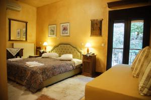 a bedroom with a bed and a window at Villa Virginia Hotel in Voútiron